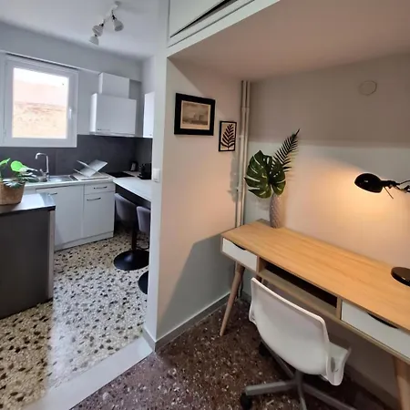Stylish And Central Apt Near Acropolis - Avdi Square-2